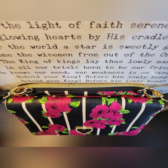 Betsey Johnson - Picture 11 of 12